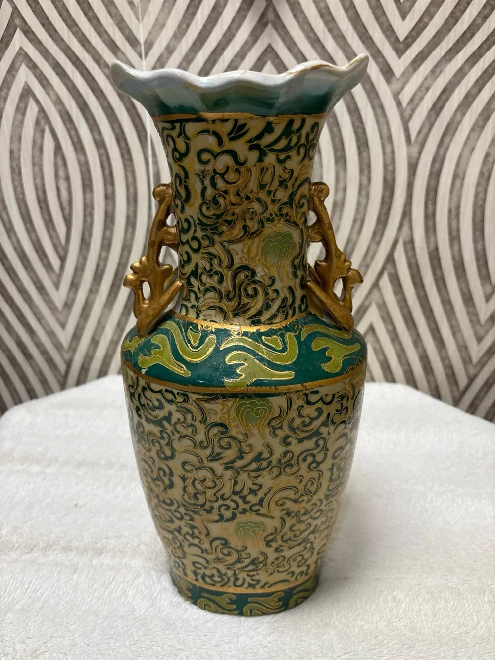 Vintage porcelain Japanese Asian vase